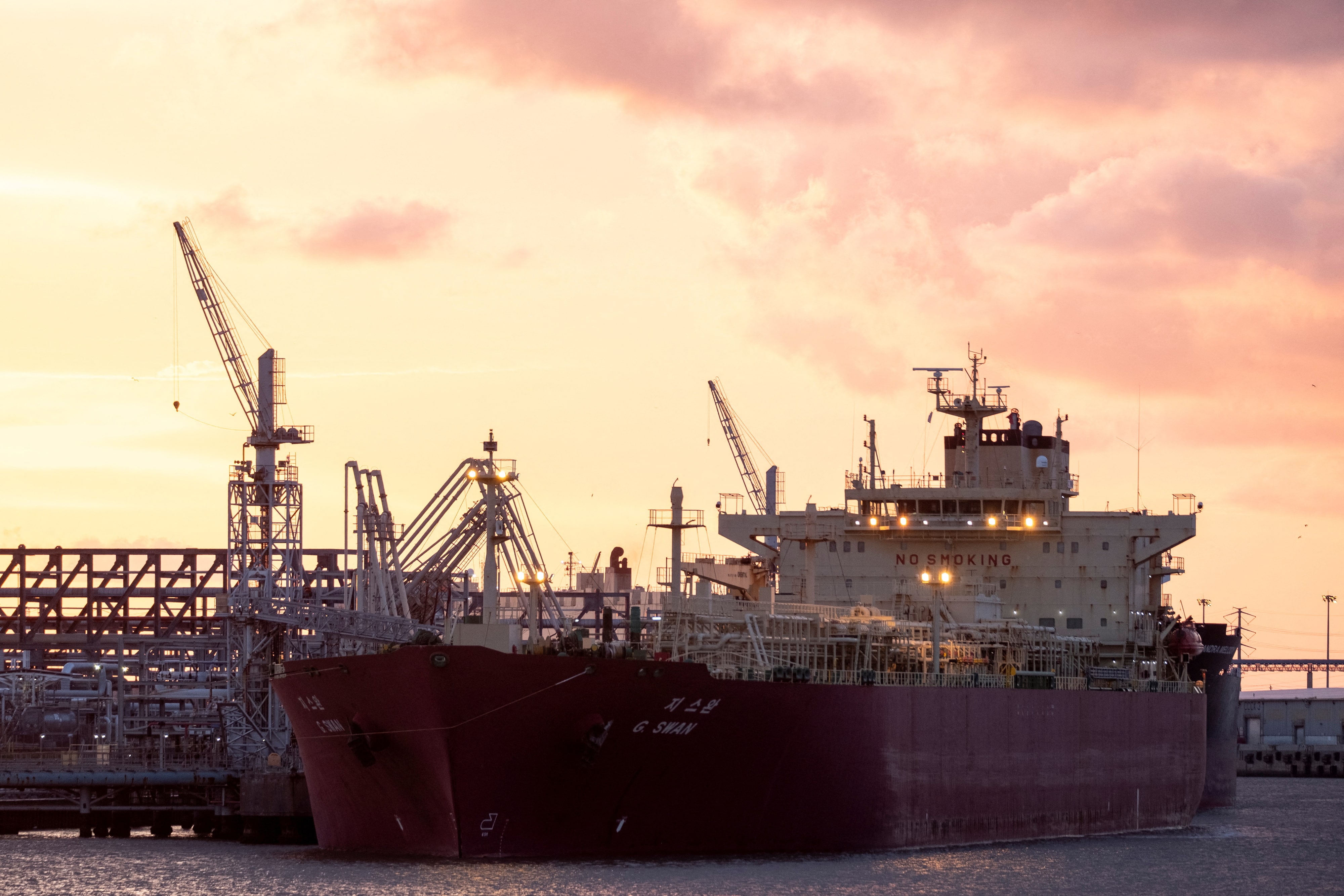 Image for EU's $250 Billion Energy Pact with U.S. Faces Major Export Reality Check