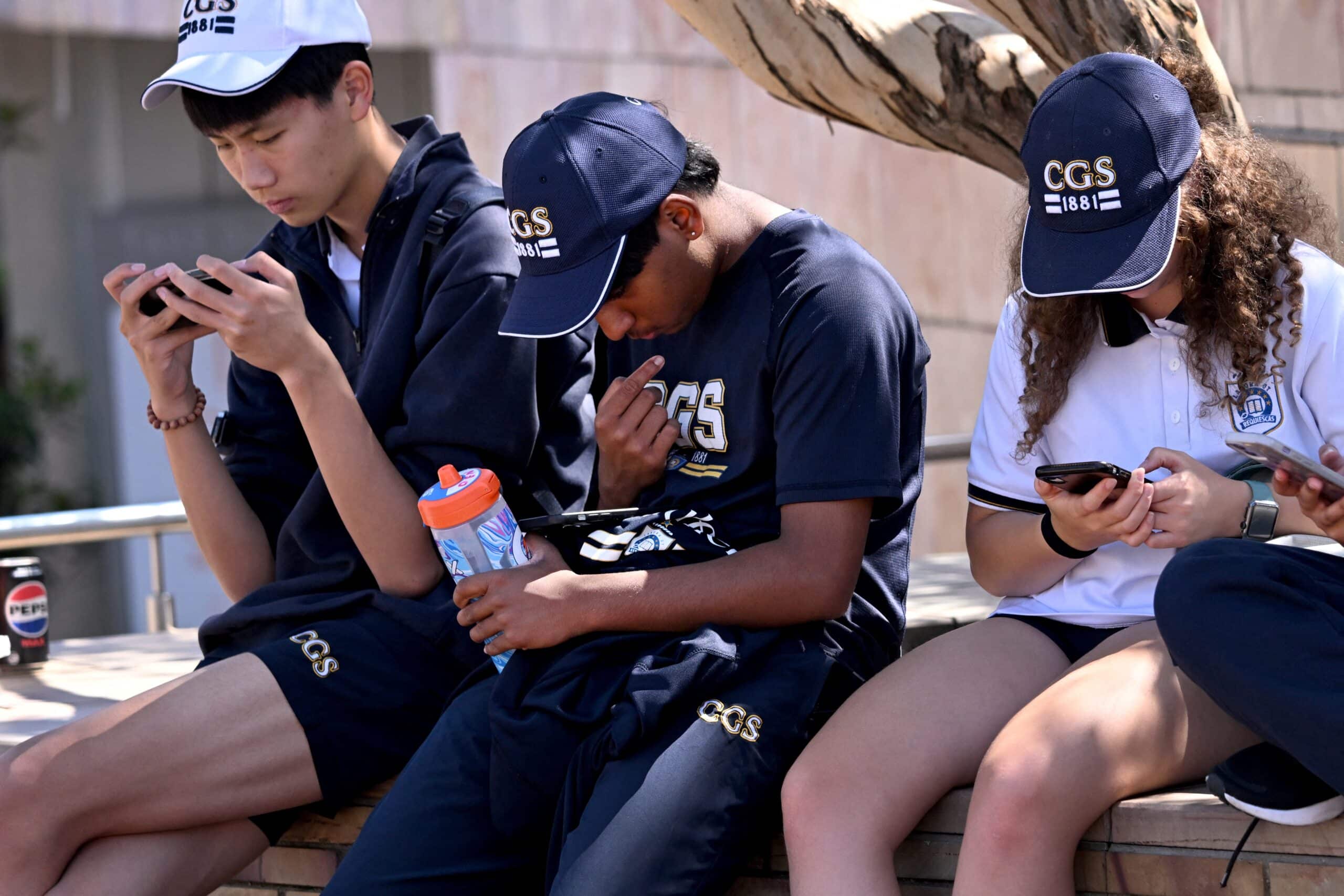 Image for Australia Bans Social Media for Teens Under 16, Setting a Global Precedent