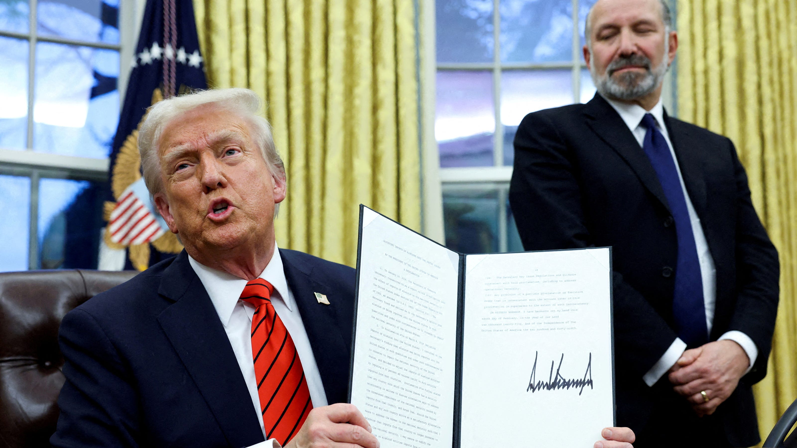 Indian Refineries Cease Russian Oil Imports Amid Trump's 100% Tariff Threat