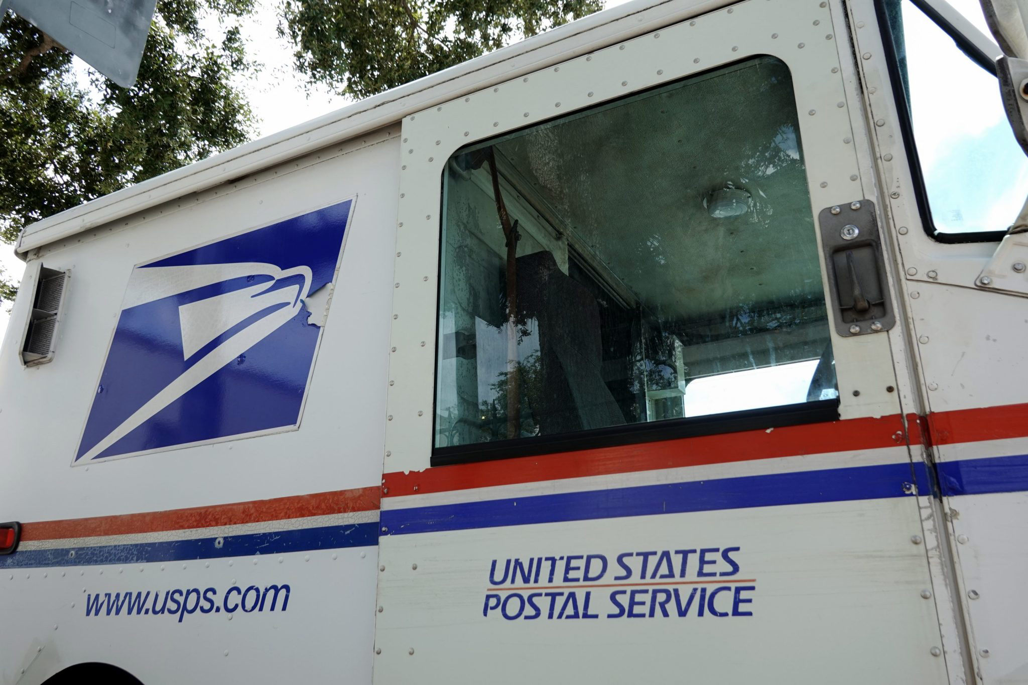 European Postal Services Halt U.S. Shipments Ahead of Tariff Changes