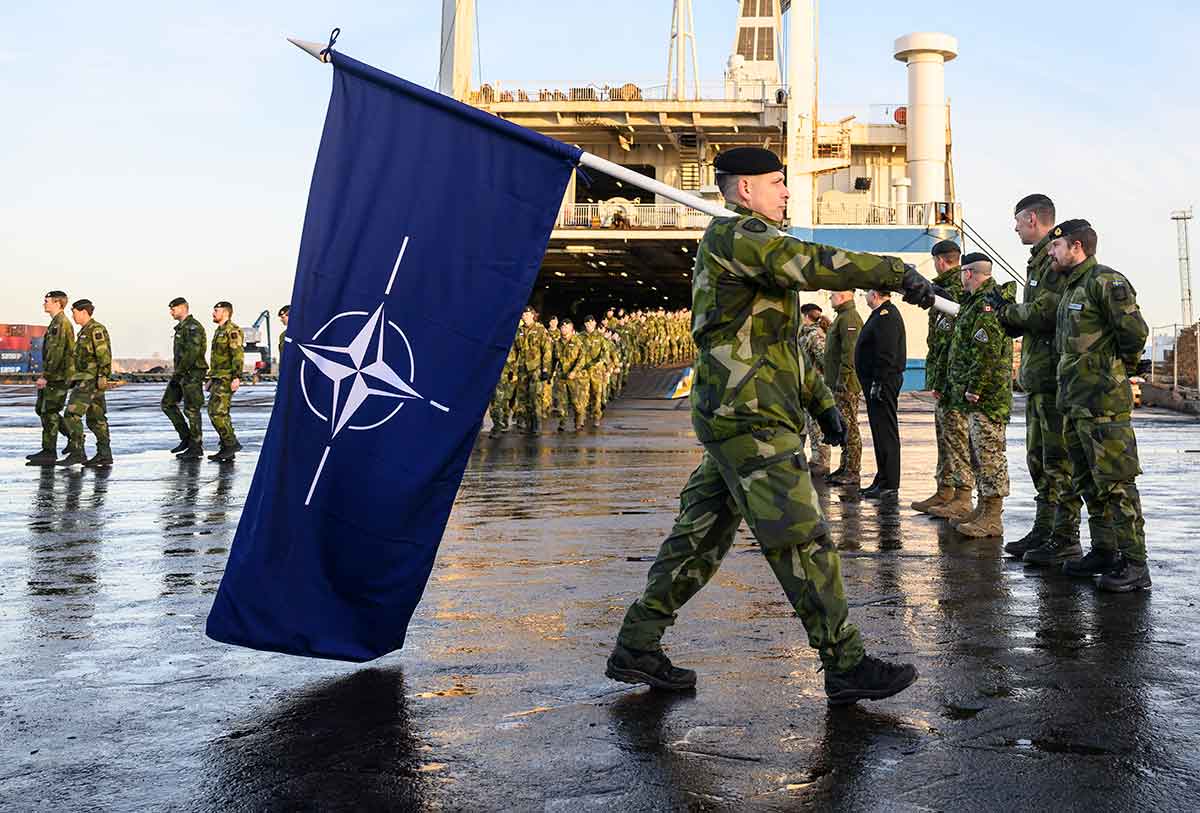Macron Unites 35 Nations, 26 Commit to Force Deployment in Ukraine