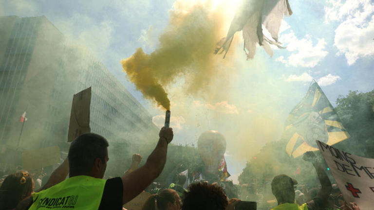 Leftist Uprising in France Over Budget Cuts Sparks "Block Everything" Movement