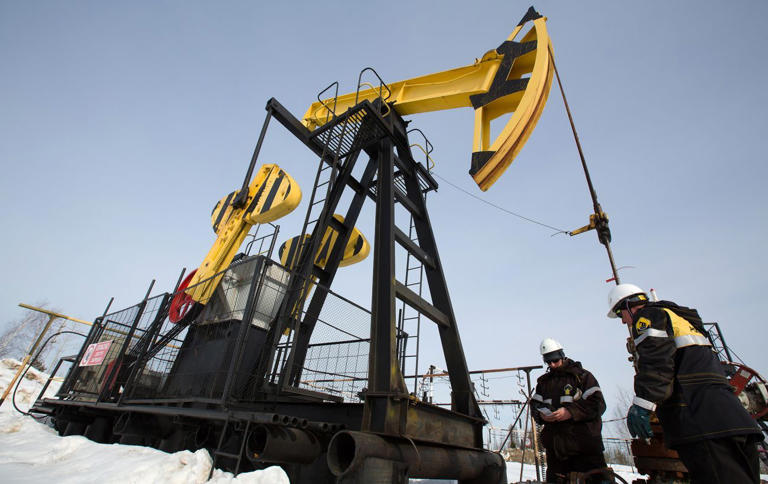 EU Weighs Sanctions on China for Russian Oil Purchases, Awaiting U.S. Action