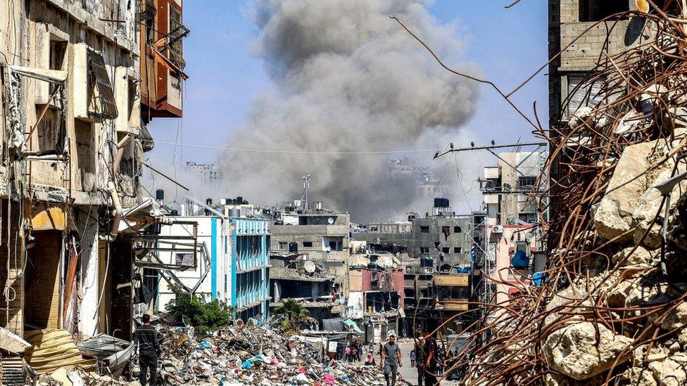 Image for Israeli forces intensify operations in Jabalia City, clear residential zones