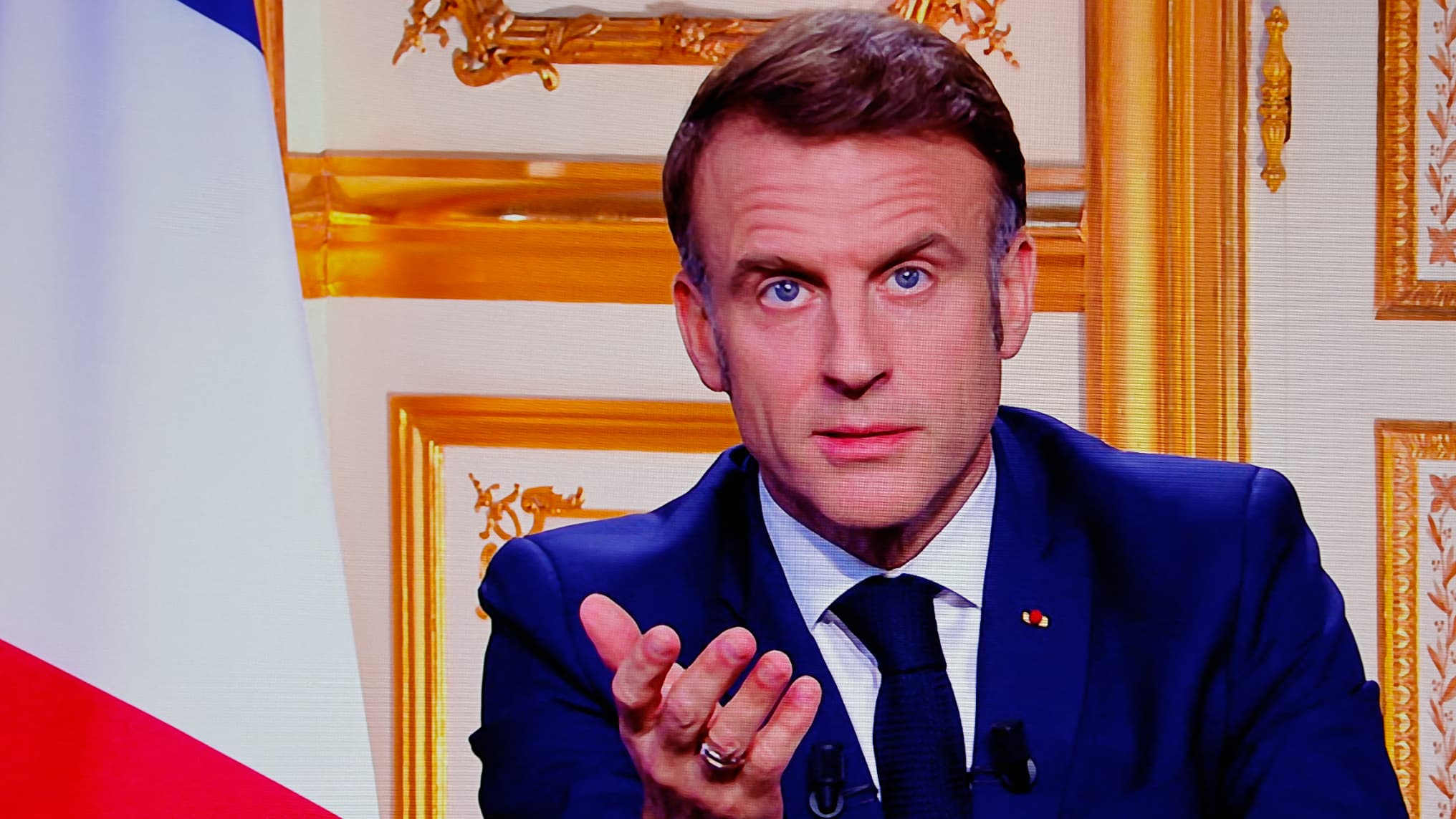 France faces regime crisis as Macron reappoints Lecornu amid political fragmentation