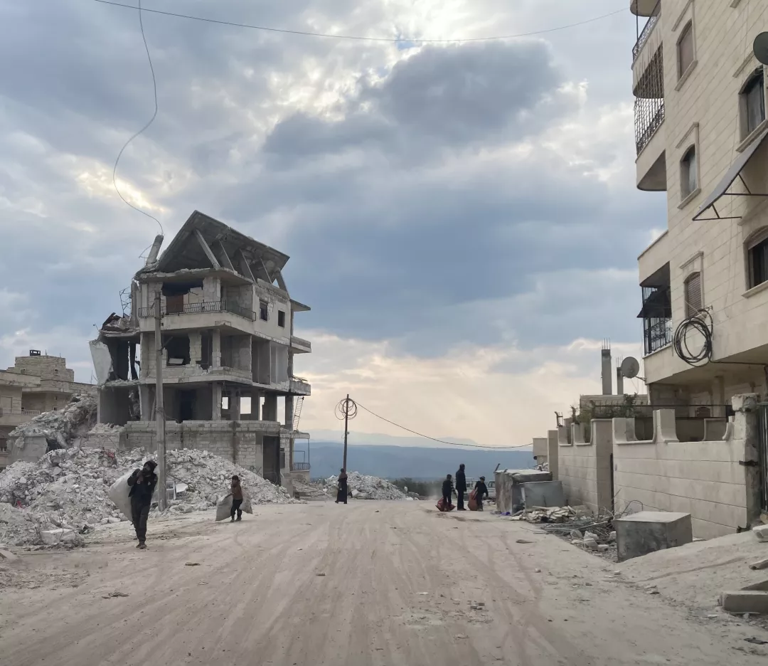 Syrian Internal Security declares Omar Omsen an outlaw, plans siege