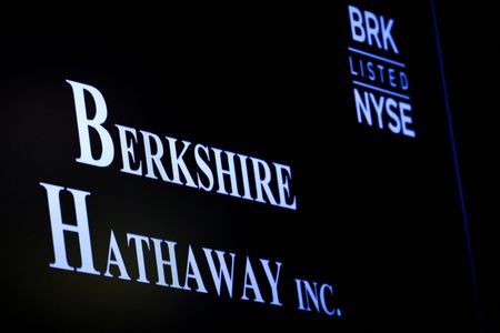 Image for Berkshire Hathaway reports record cash balance of $381.7 billion