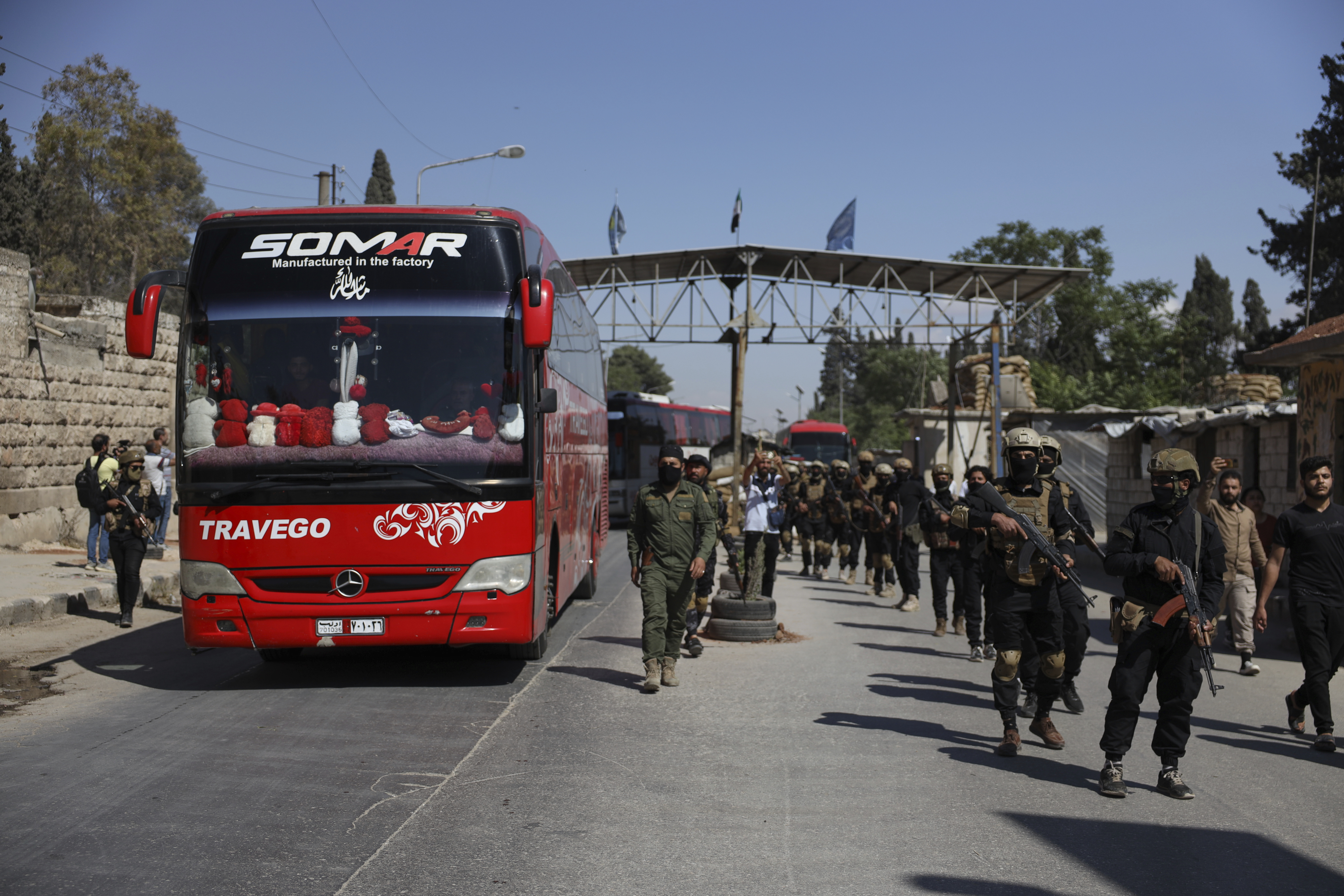 Image for US begins transporting prisoners to al-Hasakah region in Syria