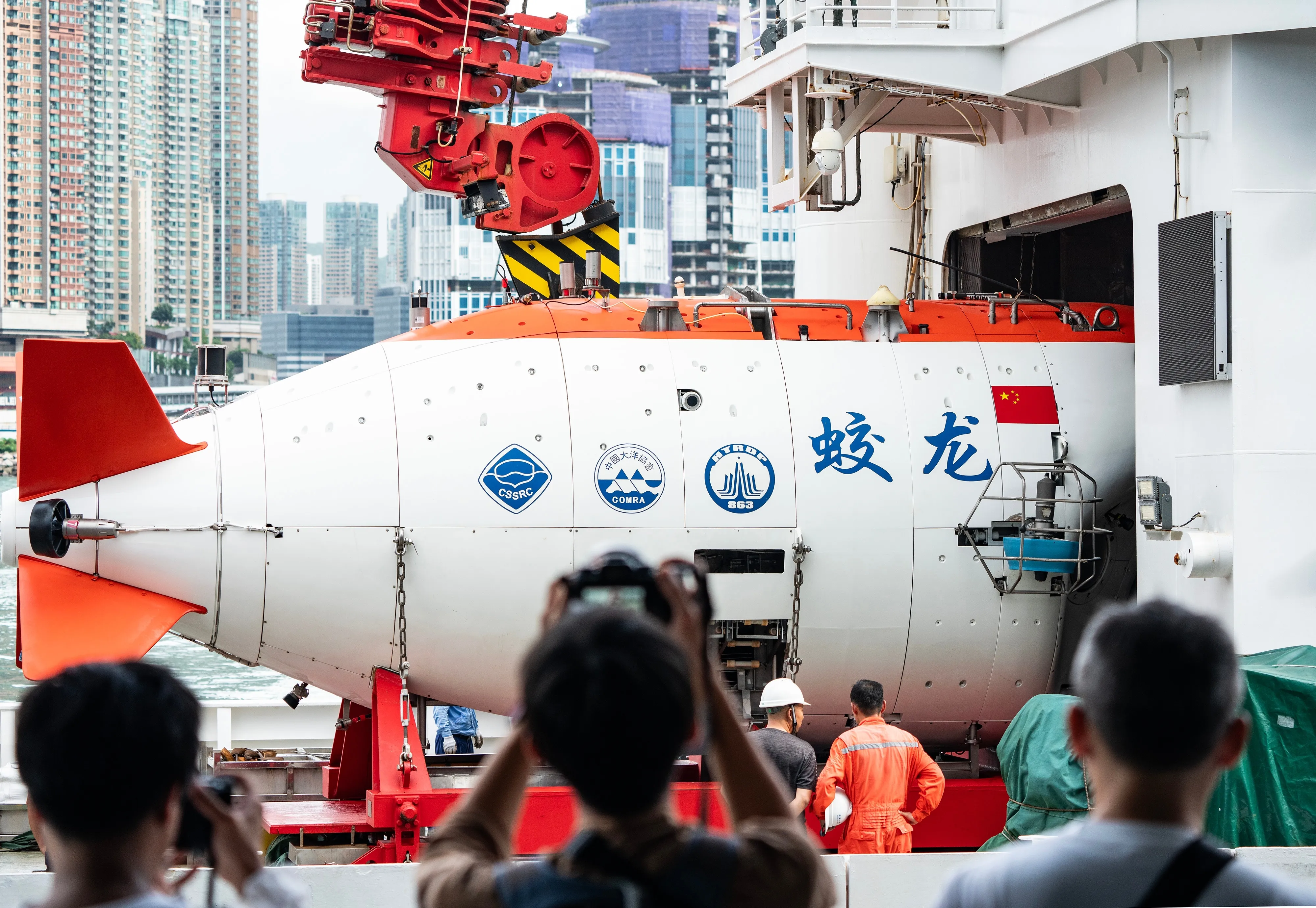 Image for China Sends Crewed Submersible Under Arctic Ice for First Time