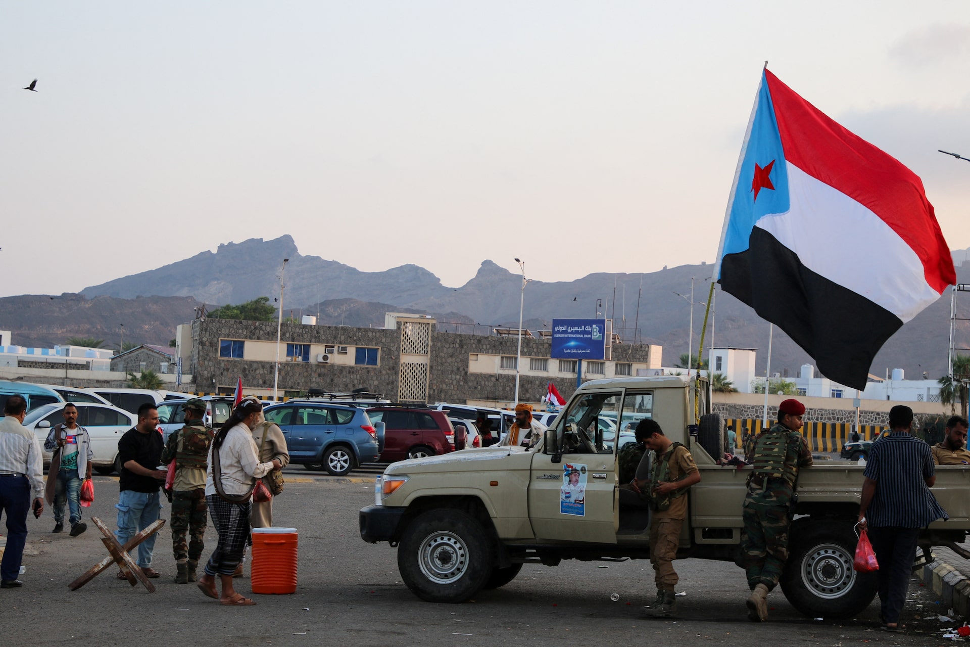 Image for Southern Transitional Council denies Saudi delegation landing in Aden
