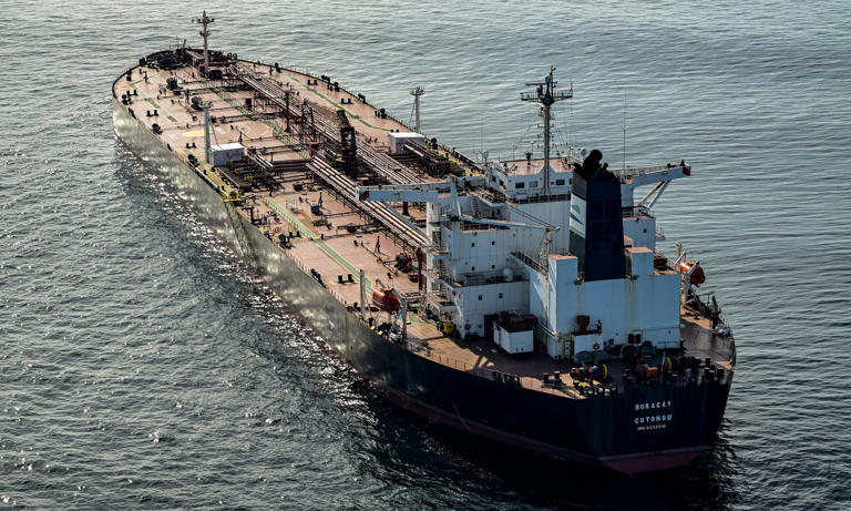 Image for US naval forces board Russian tanker 