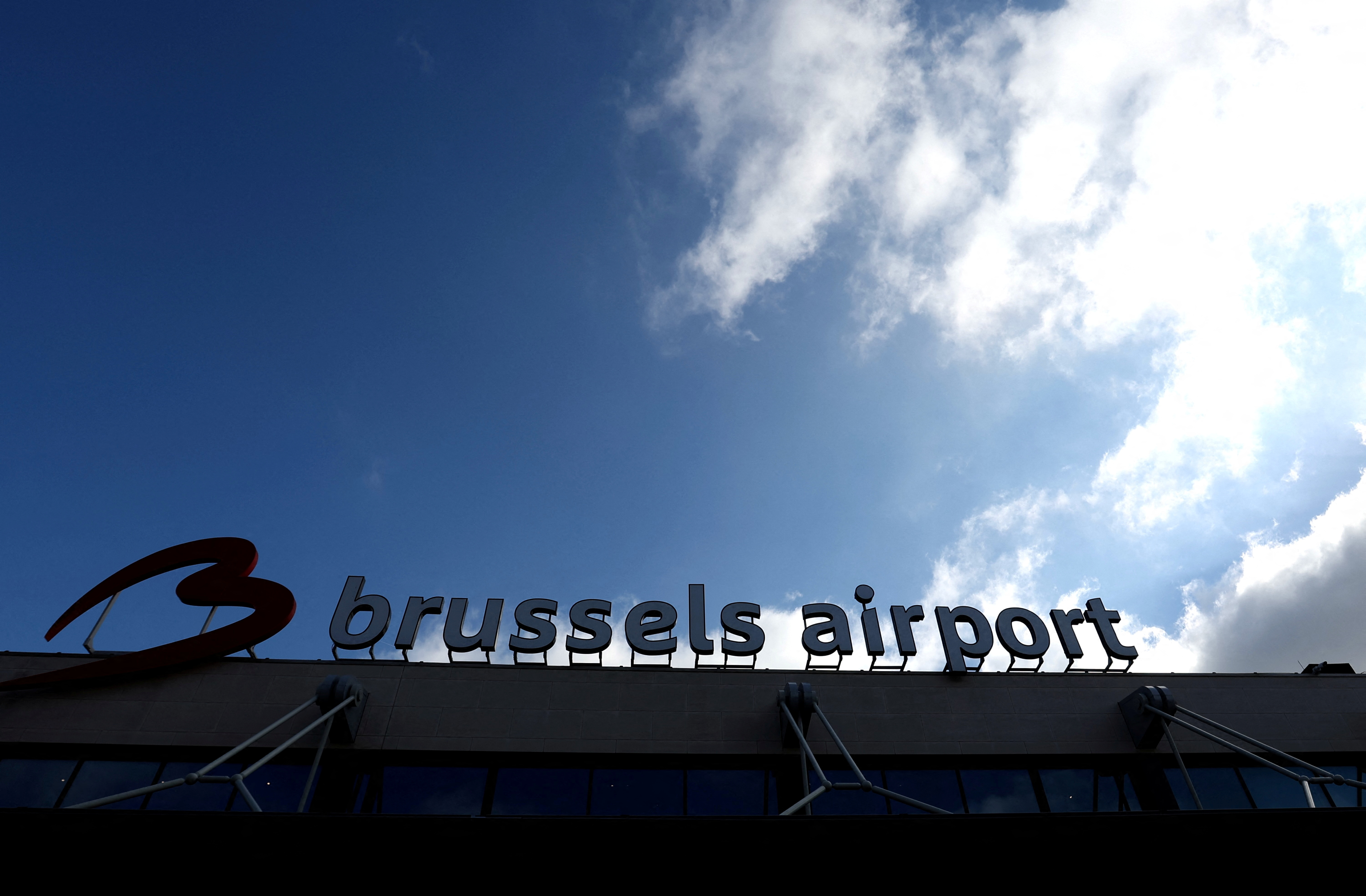 Image for European airports hit by massive cyberattack, causing flight delays