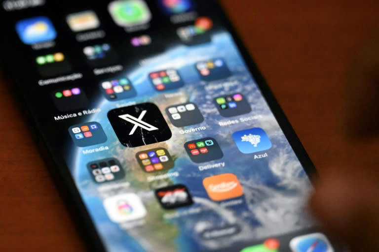 Image for X permanently suspends accounts critical of Israel and removes checkmarks