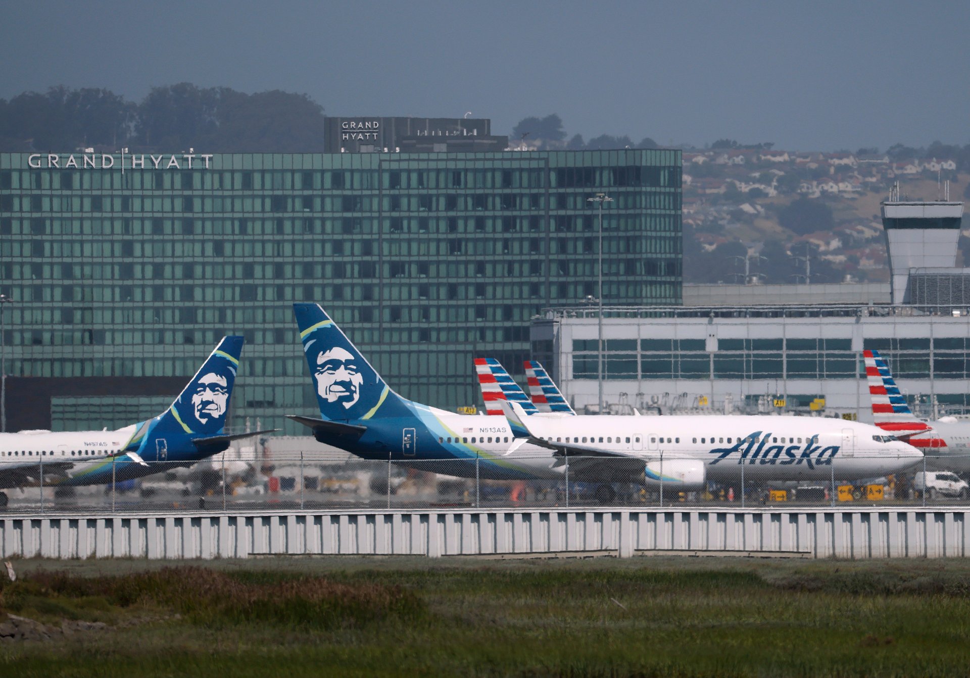 Image for Alaska Airlines grounds all flights due to major IT outage