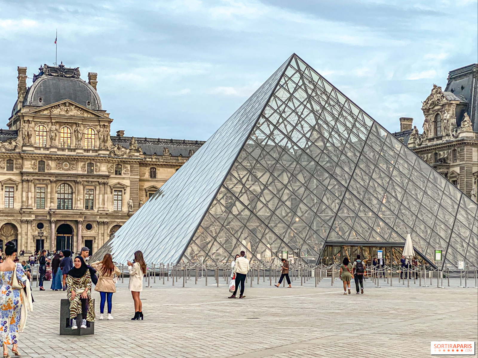 Authorities in France conclude Louvée museum theft was inside job