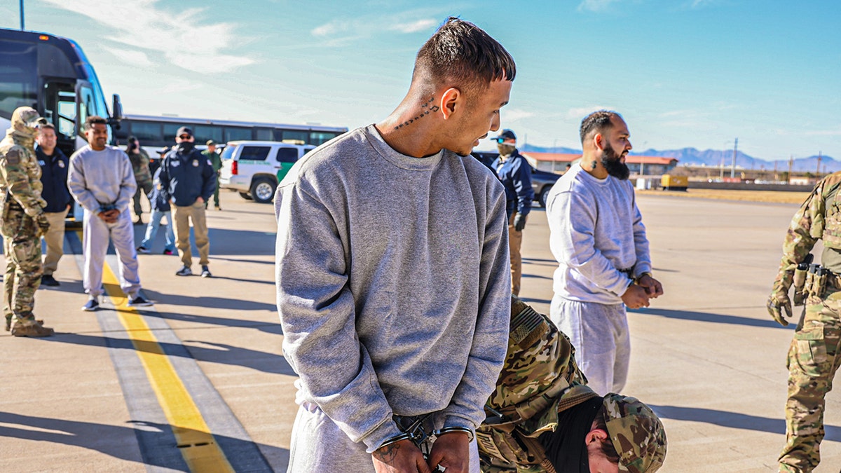 Image for Nicolás Maduro flown to Guantanamo Bay, now headed to New York