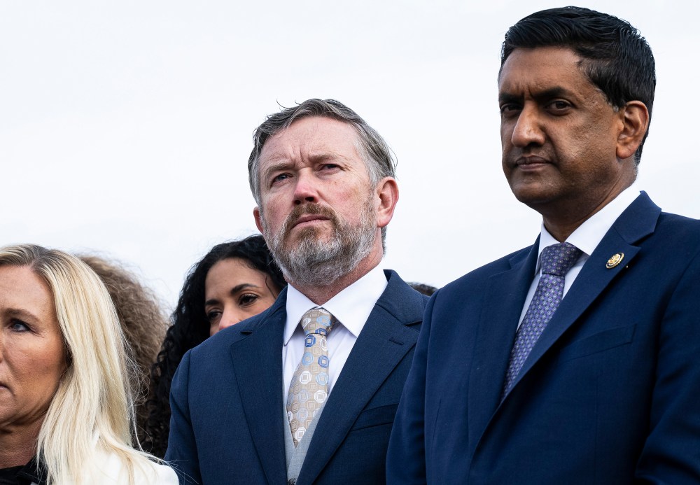 Image for Reps. Khanna and Massie request judge to appoint special master for Epstein documents