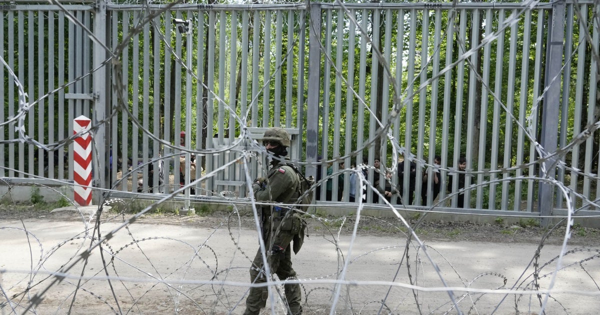 Image for Polish Border Guard Wounds Sudanese Migrant Amid Violent Clash at Belarus Border