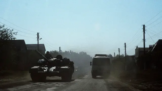 Image for Russian Forces Hit Civilian Bus in Yunakivka, Injuring Three Amid Ongoing Conflict