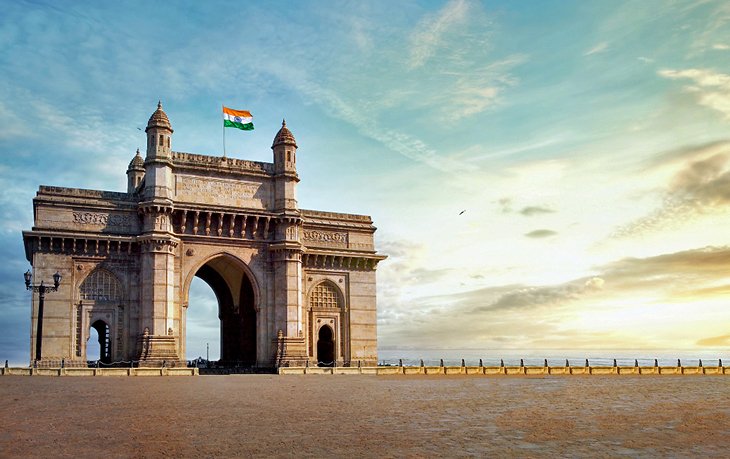India's Tourism Boom Fuels $231.6 Billion Economic Recovery While Workers Remain Vulnerable