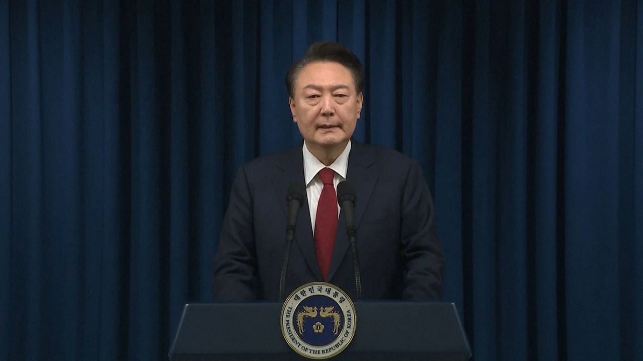 South Korean court approves arrest warrant for President Yoon Suk Yeol ...
