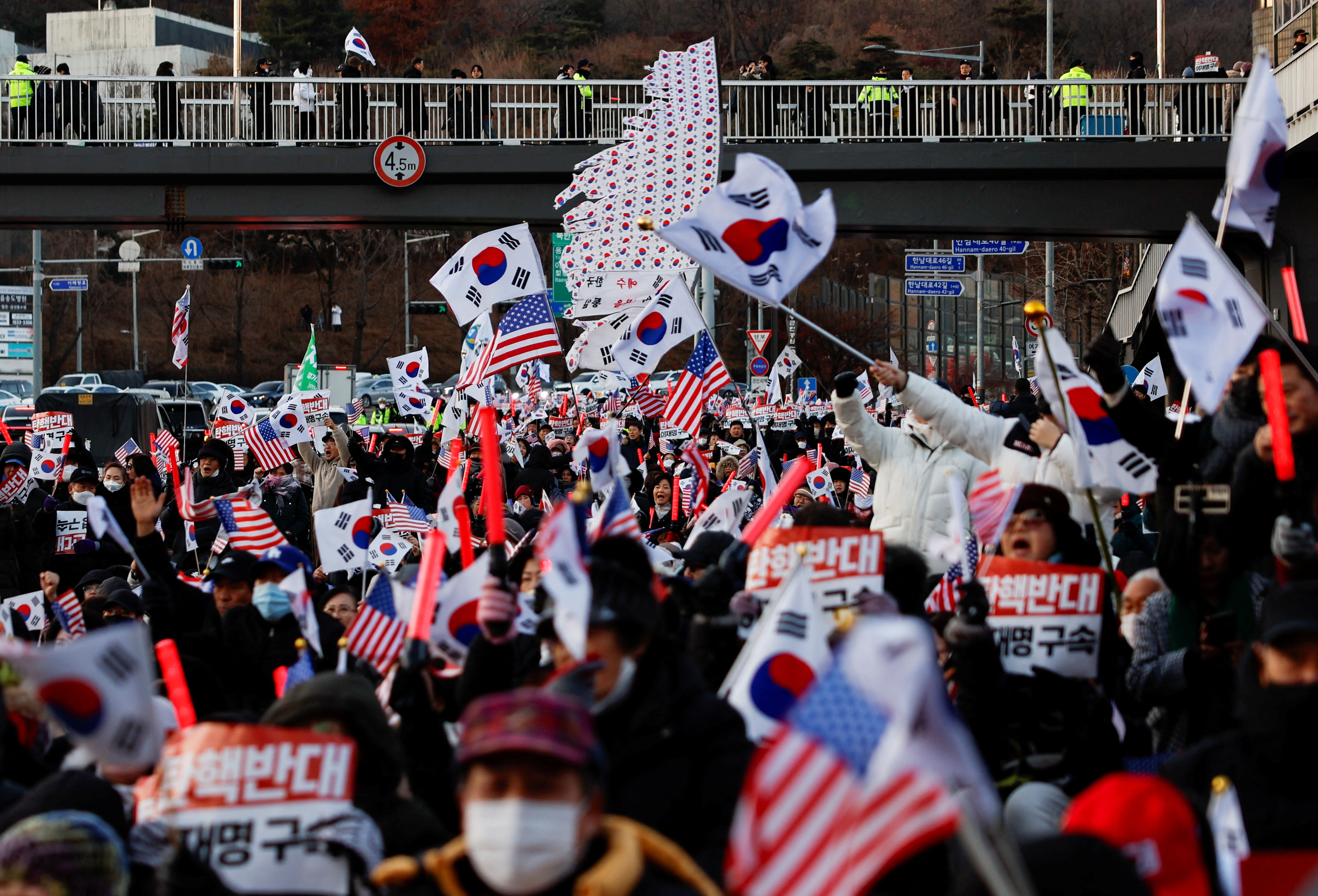 South Korea's presidential aides offer to resign amid ...