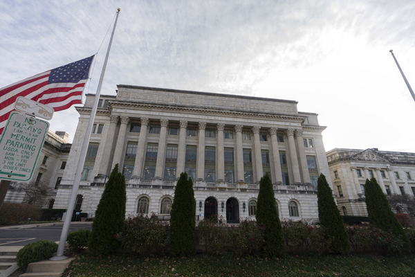 Around 12K take USDA buyout as mass firings loom - E&E News ...