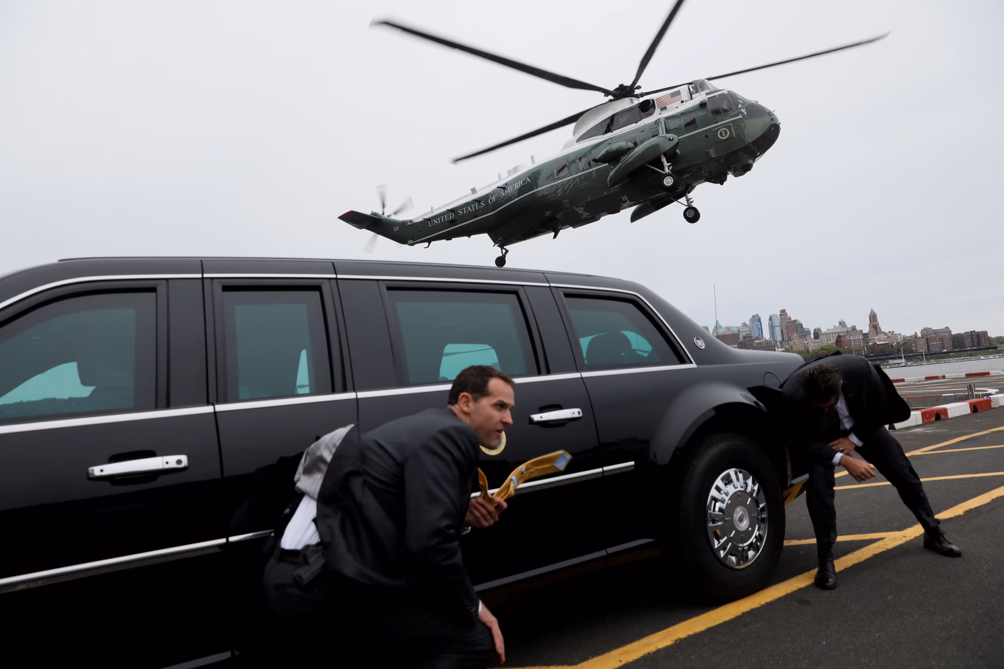 Protecting the President: Defining photos of the Secret Service - July ...