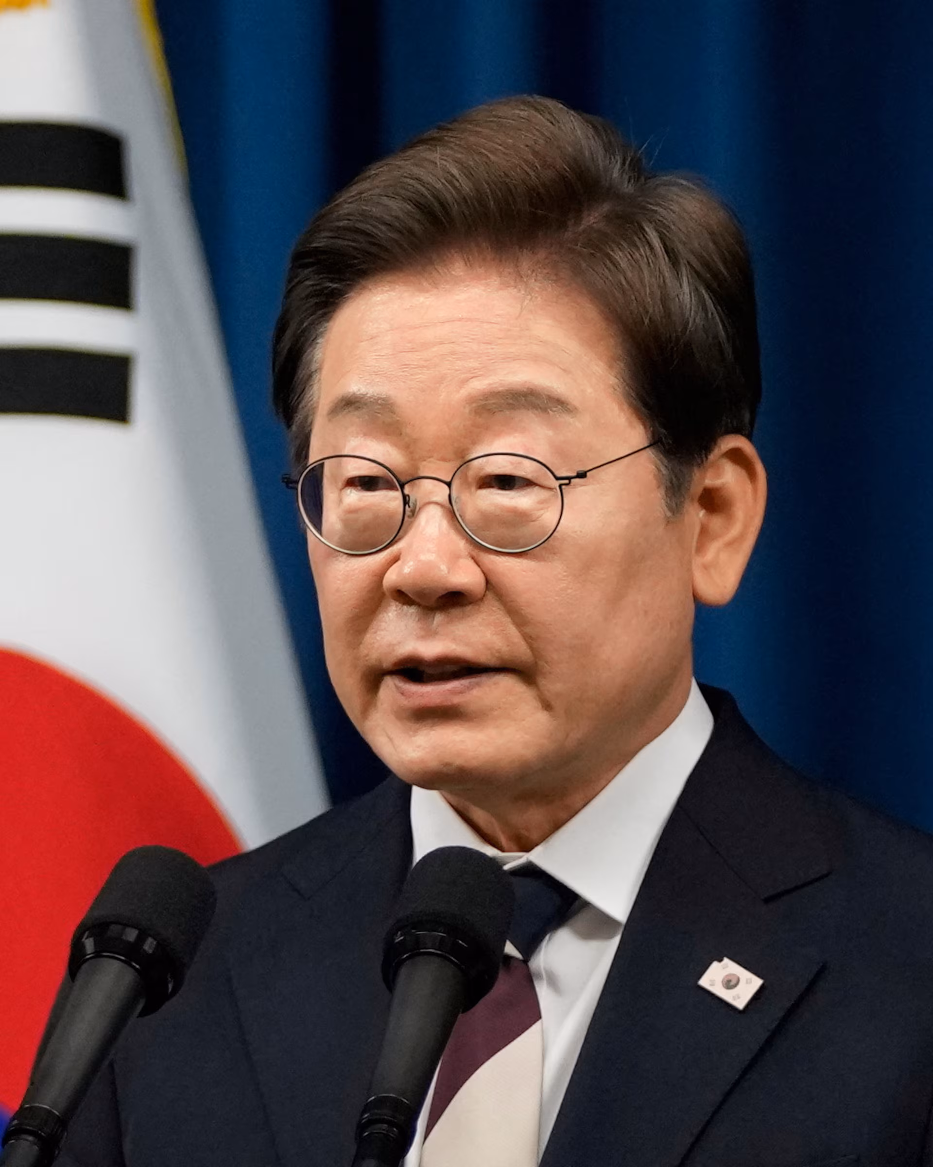 Yoon Suk Yeol Meets Conspiracy Theorist While Facing Arrest for Martial Law Attempt