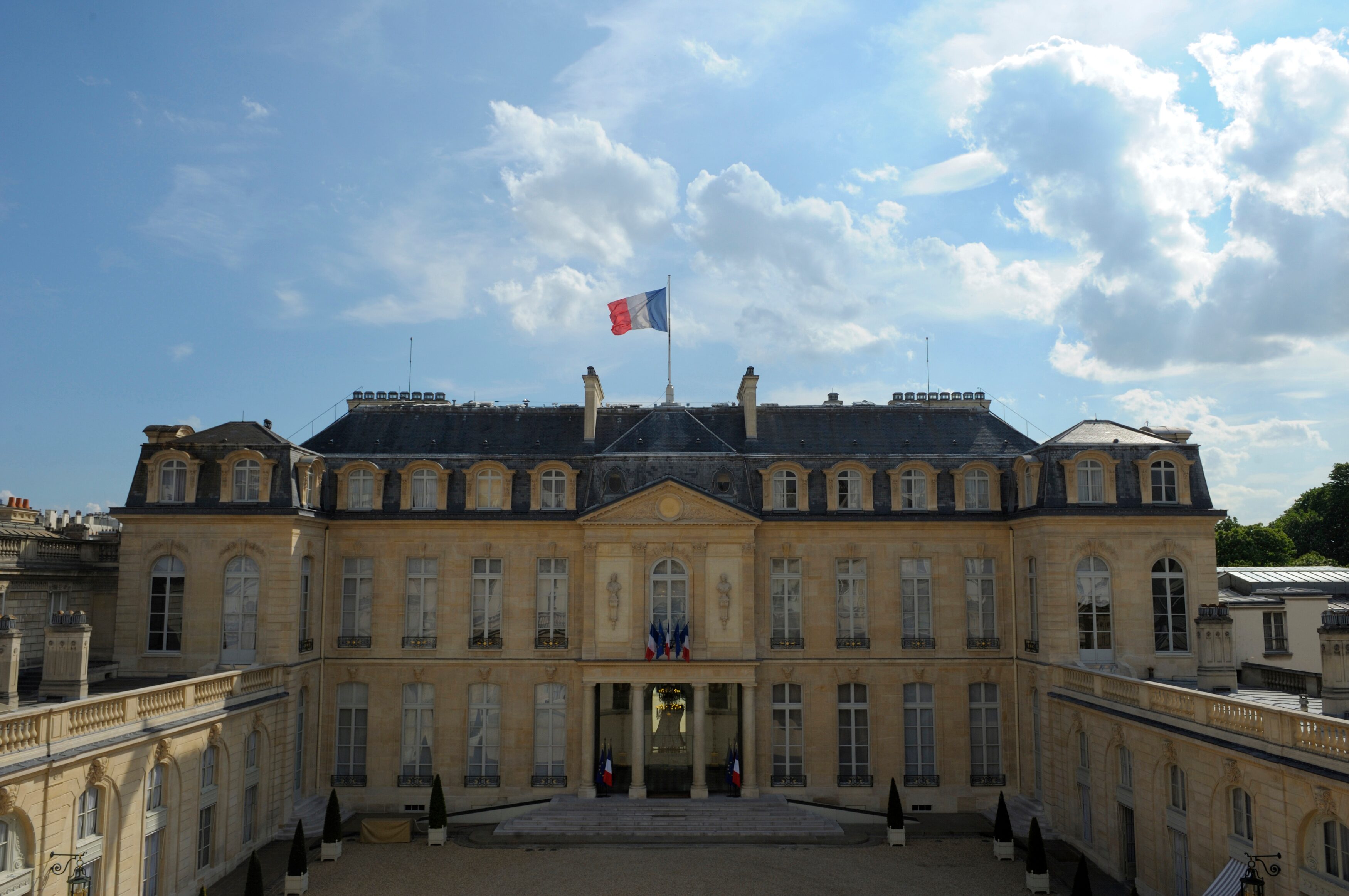 Heavy metal rocks French President's palace after YouTube bet ...
