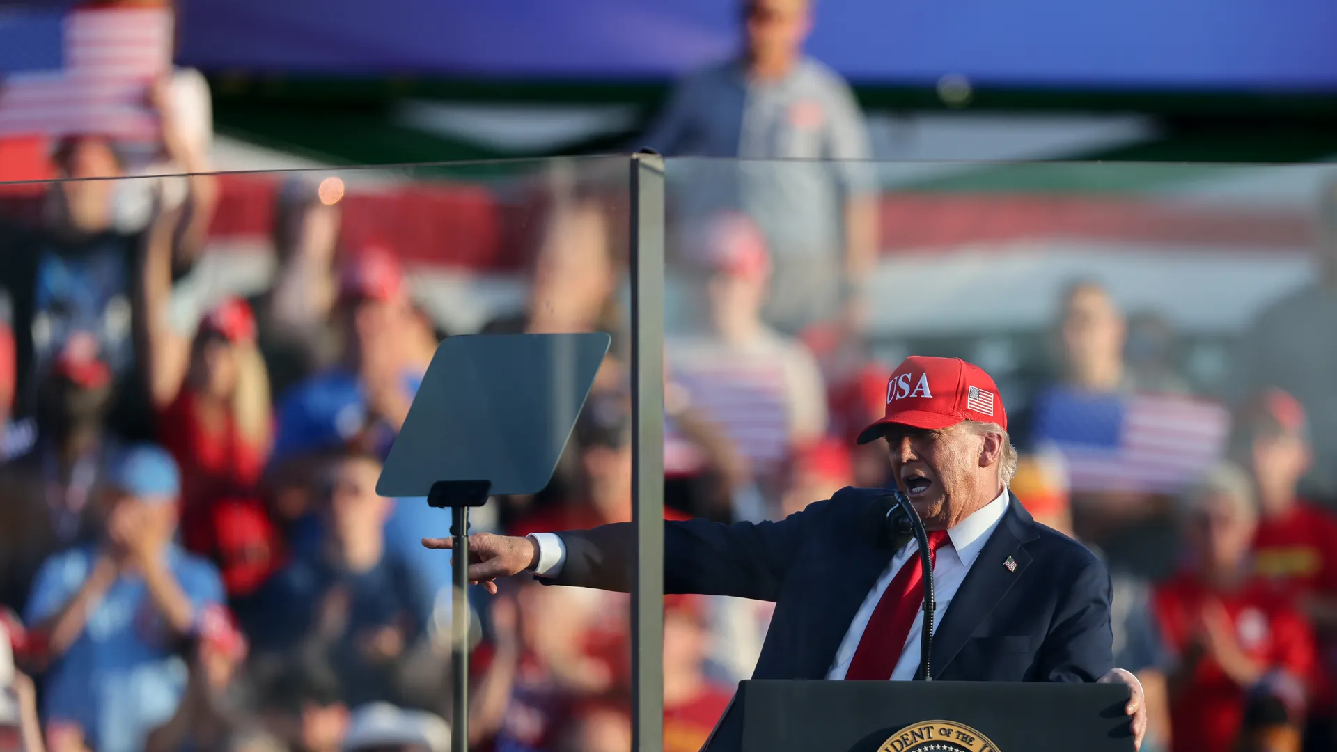 Trump Turns White House into UFC Arena for Independence Day Spectacle