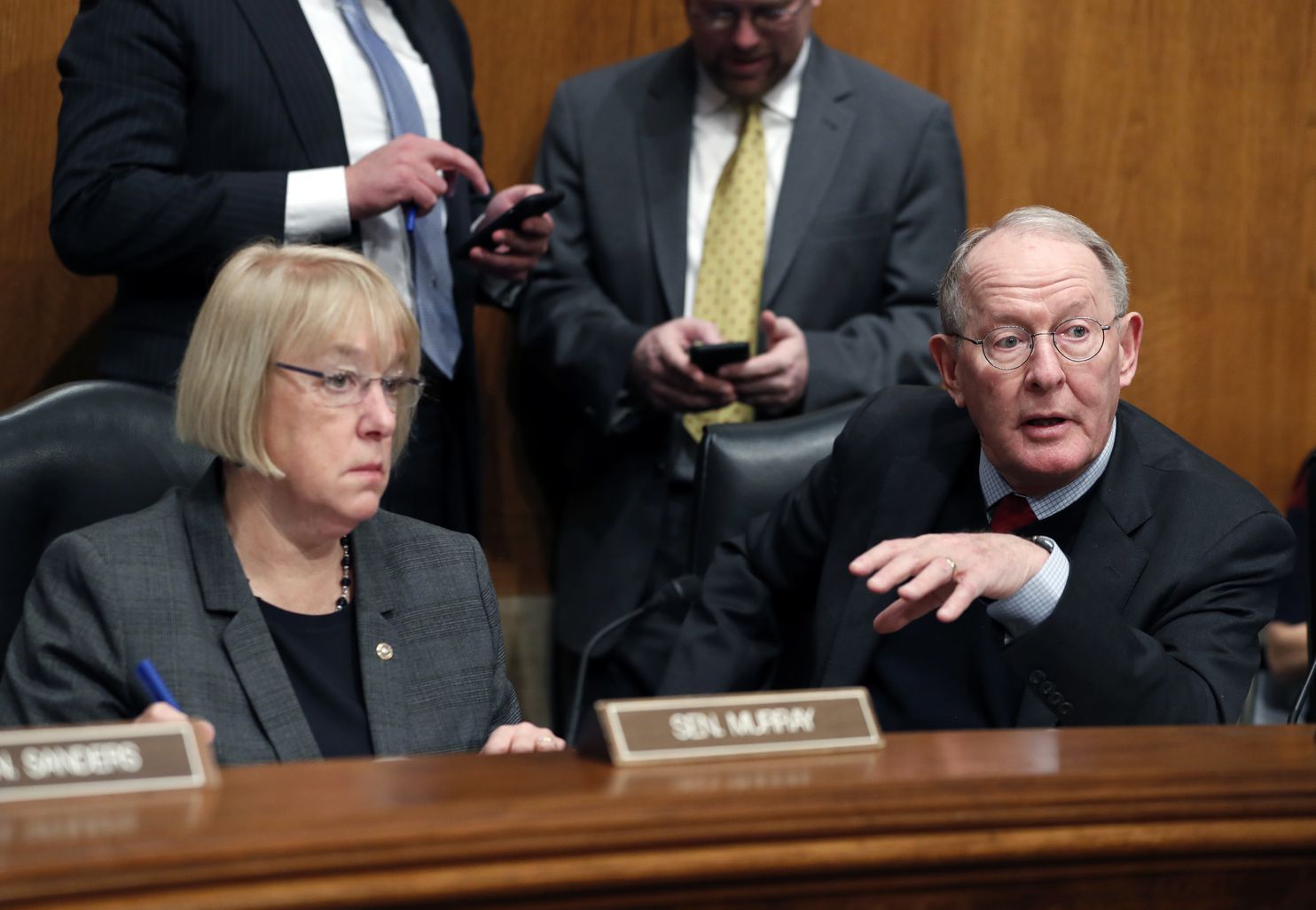 Senate panel begins bipartisan hearings to try to improve Affor…