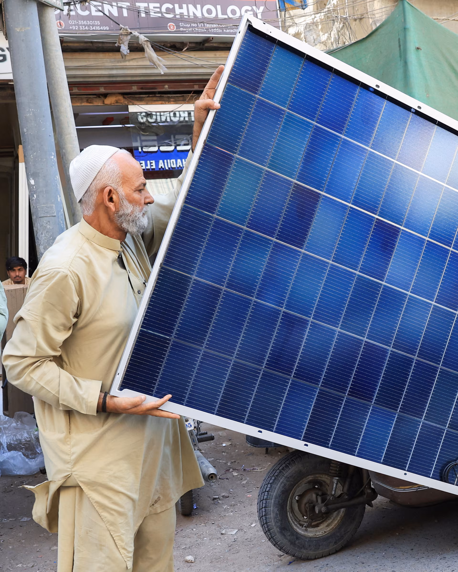 Pakistan's solar revolution leaves its middle class behind ...