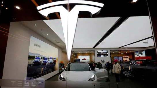 Elon Musk's Betting Blunder Costs Fans Thousands as Robotaxi Hopes Crash