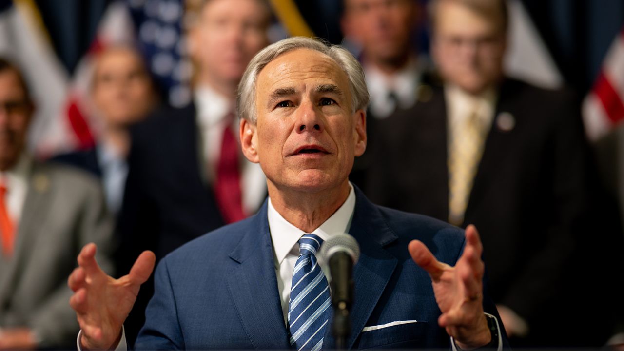 Los Angeles nonprofits assist as Texas sends dozens of migrants to ...