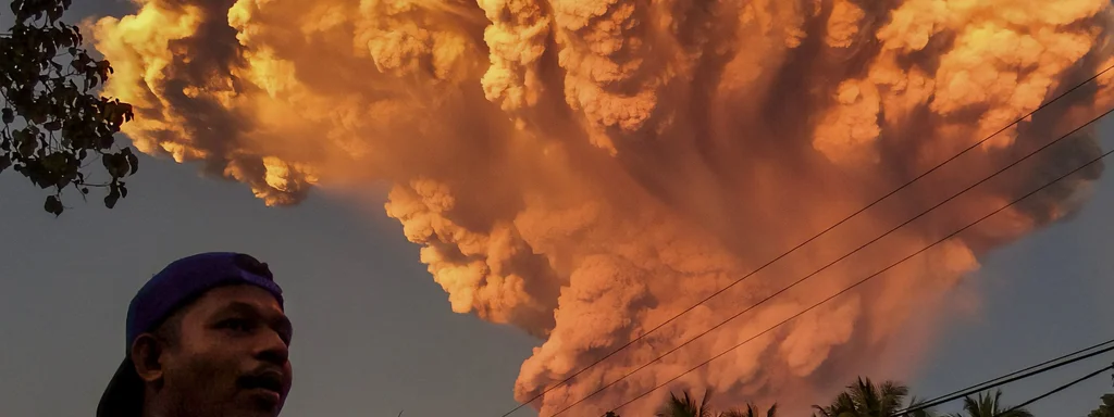 Mount Lewotobi Laki-Laki in Indonesia erupts, emergency alert raised