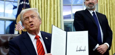 Indian Refineries Cease Russian Oil Imports Amid Trump's 100% Tariff Threat