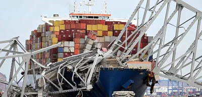 MV Mississippi Faces Major Container Collapse at Long Beach Port