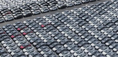 EU car industry lacks electrification and AI technology, facing geopolitical challenges