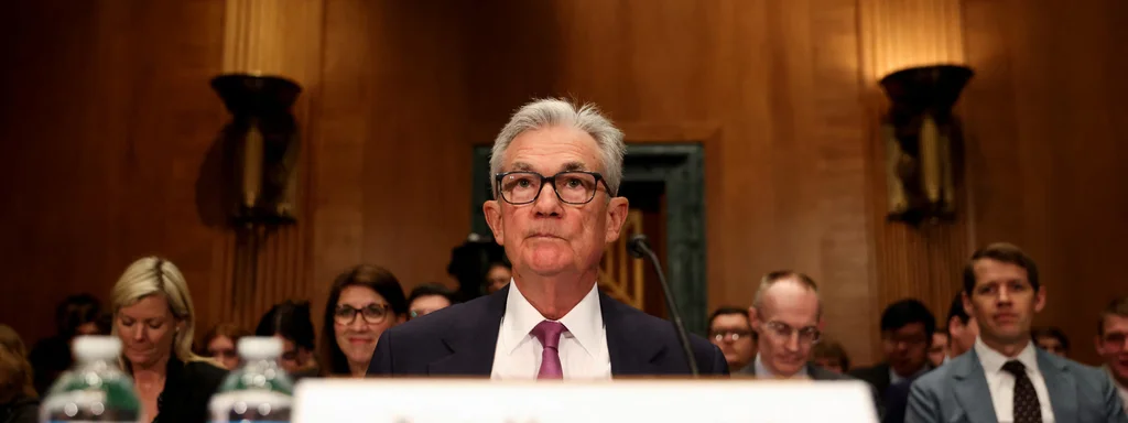 Trump Demands Fed Rate Cuts While Inflation Fears Rise Amid Tariff Crisis
