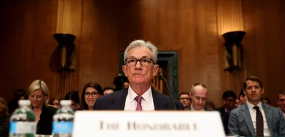 Trump Demands Fed Rate Cuts While Inflation Fears Rise Amid Tariff Crisis