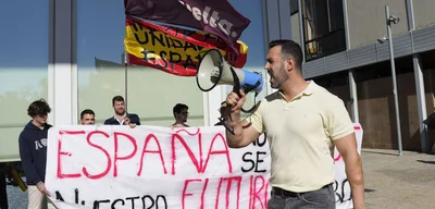 1,700 Far-Right Extremists Conspire to Hunt Immigrants in Spain as Violence Erupts
