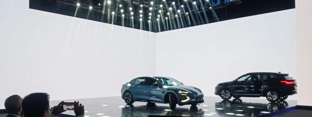 Pakistan's EV Revolution Faces $3,600 Barrier as Wealthy Buy Luxury while Drivers Struggle