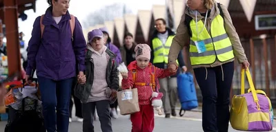 120,000 Ukrainian Refugees Risk Losing Legal Status as U.S. Program Ends Today