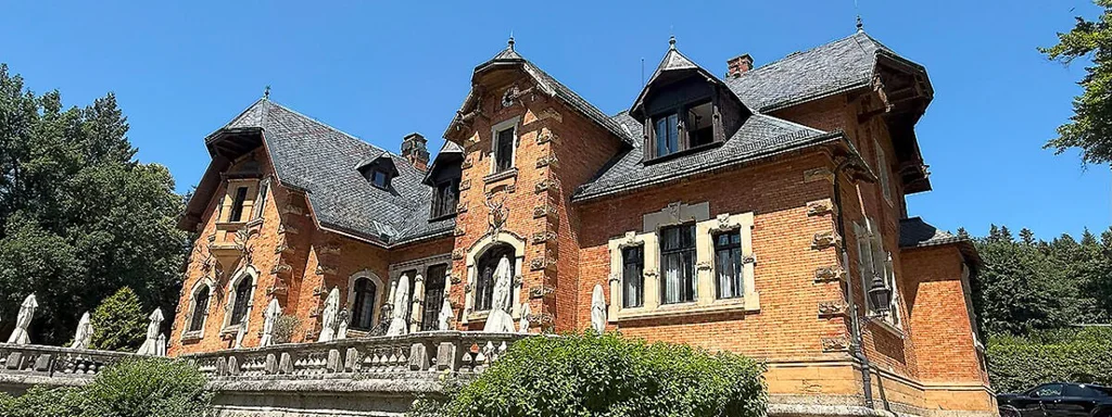German ANTIFA burns down historic Thurn-und-Taxis hunting lodge in Bavaria