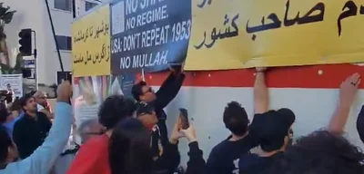 People's Mojahedin Organization of Iran uses slogan 'No Shah, No Regime, No Mullah'