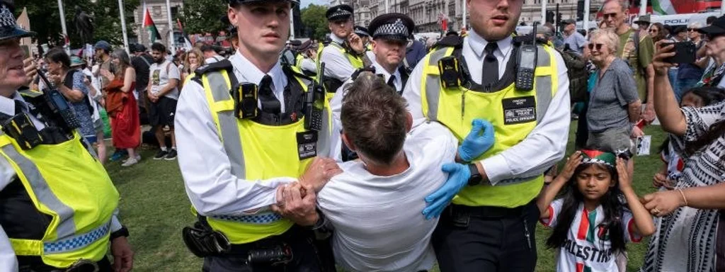London Police Arrest Over 466 During Pro-Palestine Protest Amid Anti-Terror Laws