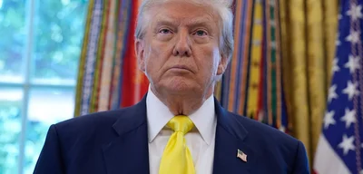 Trump Proposes Ukraine Security Guarantees, Excludes NATO Ahead of Putin Summit