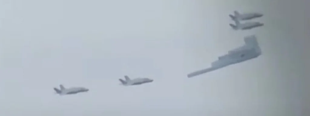 USAF B-2A Bomber Flies Over Trump-Putin Meeting in Alaska, Heightening Tensions
