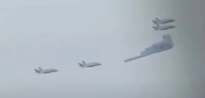 USAF B-2A Bomber Flies Over Trump-Putin Meeting in Alaska, Heightening Tensions